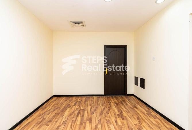 954096 - Property Image 2
