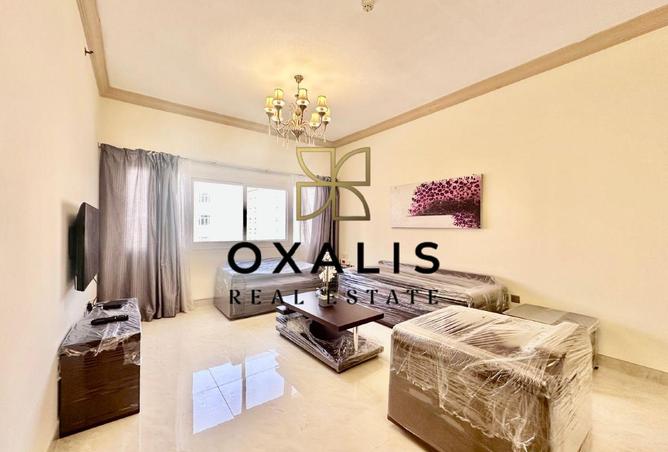 944111 - Property Image 2