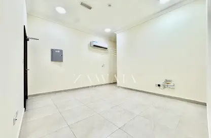 Apartment - 3 Bedrooms - 2 Bathrooms for rent in Bin Omran 46 - Fereej Bin Omran - Doha