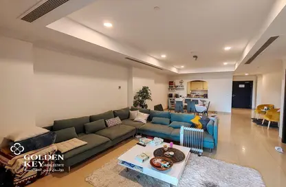 Apartment - 1 Bedroom - 2 Bathrooms for sale in West Porto Drive - Porto Arabia - The Pearl Island - Doha