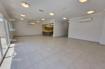 مجمع سكني - 4 غرف نوم - 6 حمامات للايجار في شارع ام السنيم - عين خالد - الدوحة