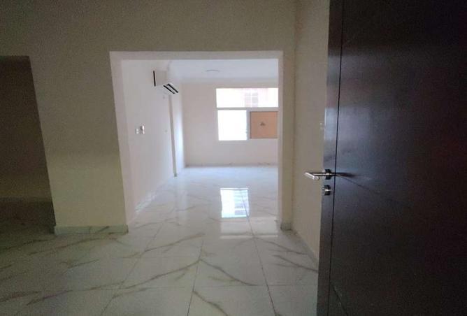 933048 - Property Image 2