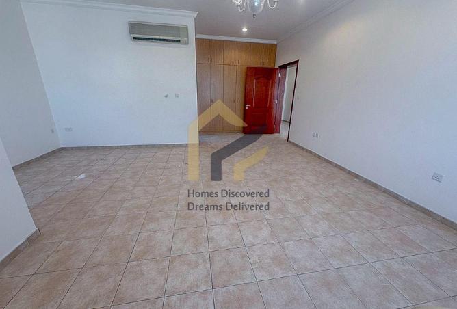 944781 - Property Image 2
