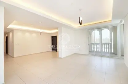 Apartment - 2 Bedrooms - 3 Bathrooms for rent in Viva West - Viva Bahriyah - The Pearl Island - Doha