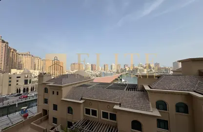 شقة - 2 غرف نوم - 3 حمامات للايجار في طريق بورتو الغربي - بورتو أرابيا - جزيرة اللؤلؤة - الدوحة