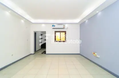 Apartment - 2 Bedrooms - 2 Bathrooms for rent in Al Nasr Street - Al Nasr - Doha