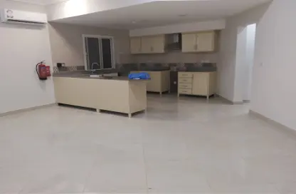 Apartment - 2 Bedrooms - 2 Bathrooms for rent in Umm Ghuwailina 4 - Umm Ghuwailina - Doha