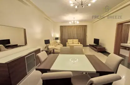 Living / Dining Room image for: Apartment - 1 Bedroom - 2 Bathrooms for rent in Musheireb - Musheireb - Doha, Image 1