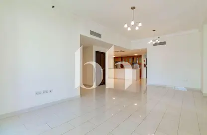 شقة - 2 غرف نوم - 3 حمامات للايجار في فيفا غرب - فيفا بحرية - جزيرة اللؤلؤة - الدوحة