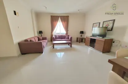 Apartment - 2 Bedrooms - 2 Bathrooms for rent in Umm Ghuwailina 4 - Umm Ghuwailina - Doha