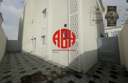 Compound - 3 Bedrooms - 4 Bathrooms for rent in Al Dana st - Muraikh - AlMuraikh - Doha