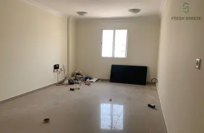 Apartment - 2 Bedrooms - 2 Bathrooms for rent in Umm Ghuwailina 4 - Umm Ghuwailina - Doha