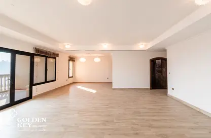 شقة - 2 غرف نوم - 3 حمامات للايجار في طريق بورتو الشرقي - بورتو أرابيا - جزيرة اللؤلؤة - الدوحة