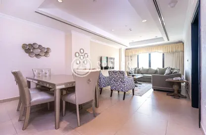 صورة لـ غرفة المعيشة / غرفة الطعام شقة - غرفة نوم - 2 حمامات للايجار في طريق بورتو الغربي - بورتو أرابيا - جزيرة اللؤلؤة - الدوحة ، صورة رقم 1