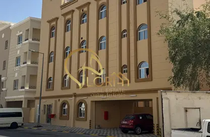 بناية كاملة - 2 غرف نوم - 2 حمامات للبيع في بن عمران - فريج بن عمران - الدوحة
