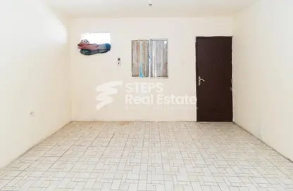 Labor Camp - Studio - 7+ Bathrooms for rent in Industrial Area 3 - Industrial Area - Industrial Area - Doha