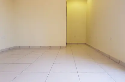Apartment - 1 Bedroom - 2 Bathrooms for rent in Bin Omran 35 - Fereej Bin Omran - Doha