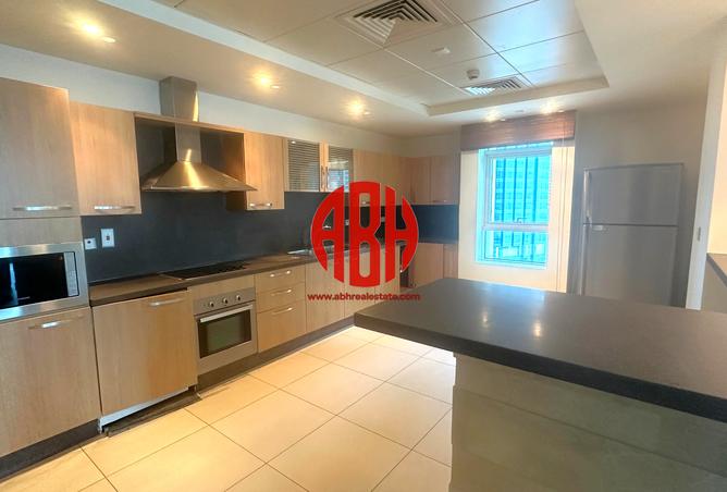 Apartment - 3 Bedrooms - 4 Bathrooms for rent in West Bay Tower - West Bay - West Bay - Doha