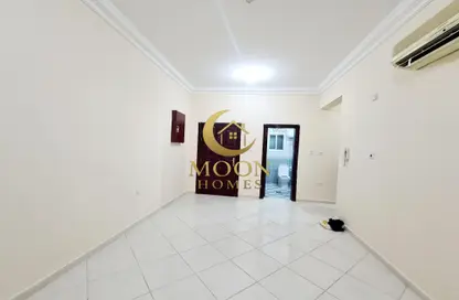 Apartment - 2 Bedrooms - 2 Bathrooms for rent in Al Mansoura - Al Mansoura - Doha