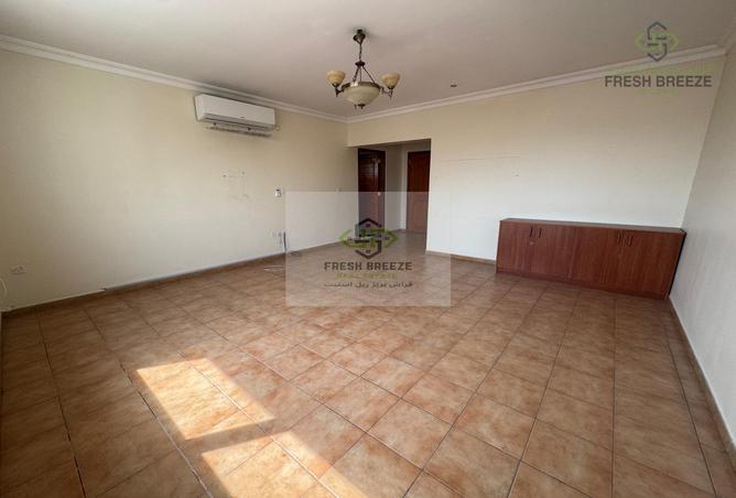 892076 - Property Image 3