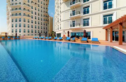 صورة لـ حوض سباحة شقة - 2 غرف نوم - 3 حمامات للايجار في الحديقة - حدائق فلورستا - جزيرة اللؤلؤة - الدوحة ، صورة رقم 1