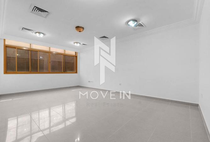 983928 - Property Image 2