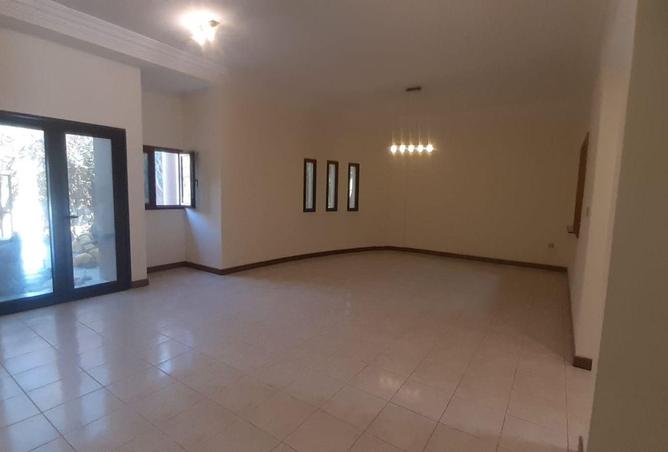 956706 - Property Image 2