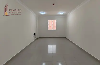 Apartment - 2 Bedrooms - 2 Bathrooms for rent in Umm Ghuwalina - Umm Ghuwailina - Doha