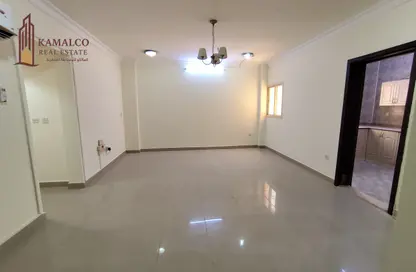Apartment - 1 Bedroom - 2 Bathrooms for rent in Umm Ghuwalina - Umm Ghuwailina - Doha