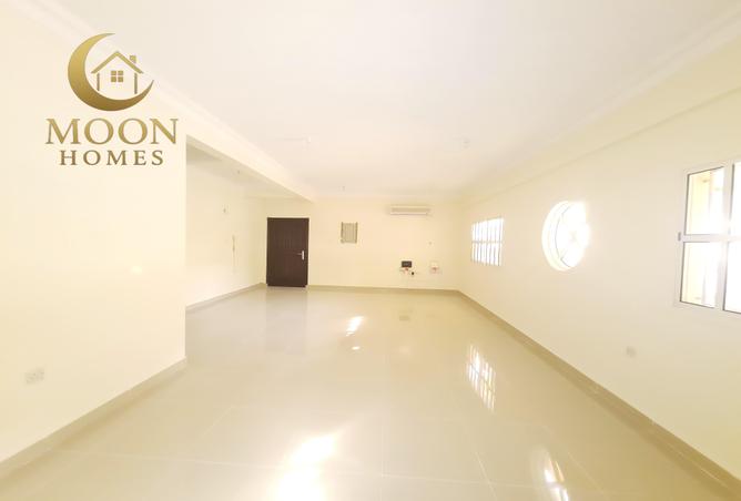 987242 - Property Image 2