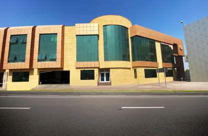 Whole Building - Studio - 3 Bathrooms for rent in Al Nasr Street - Al Nasr - Doha