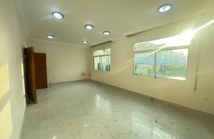 شقة - 2 غرف نوم - 3 حمامات للايجار في سوق الغرافة - الغرافة - الدوحة