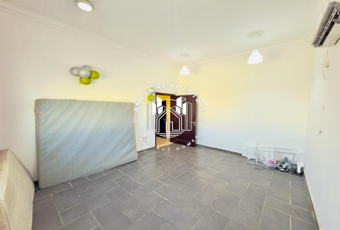 998106 - Property Image 2