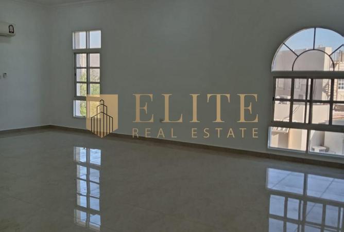 972427 - Property Image 2