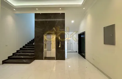 فيلا - استوديو - 8 حمامات للايجار في شارع النجدة - مدينة خليفة شمال - مدينة خليفة - الدوحة