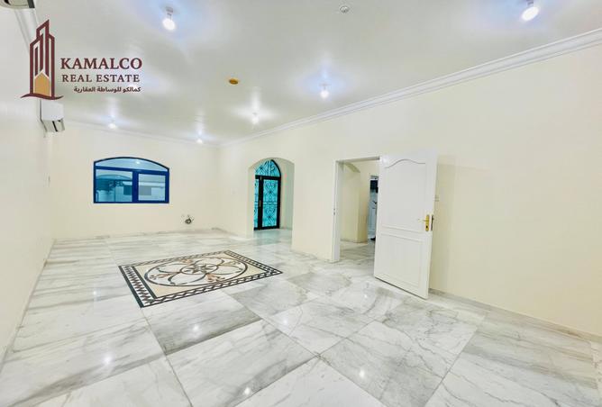 967745 - Property Image 2