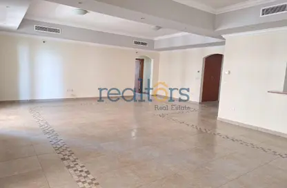 Apartment - 2 Bedrooms - 3 Bathrooms for sale in East Porto Drive - Porto Arabia - The Pearl Island - Doha