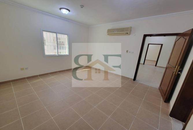 933596 - Property Image 2