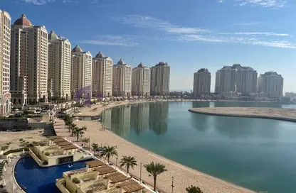 شقة - 2 غرف نوم - 2 حمامات للايجار في فيفا غرب - فيفا بحرية - جزيرة اللؤلؤة - الدوحة