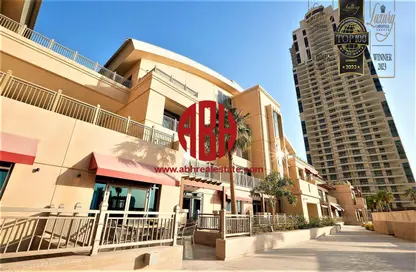 تاون هاوس - 3 غرف نوم - 4 حمامات للايجار في برج رقم 3 - منطقة الأبراج - جزيرة اللؤلؤة - الدوحة