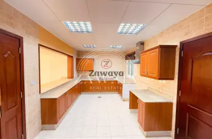 Villa - 3 Bedrooms - 5 Bathrooms for rent in Umm Al Seneem Street - Ain Khaled - Doha