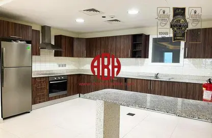 Apartment - 2 Bedrooms - 3 Bathrooms for rent in Ramada Commercial Building - Al Rawabi Street - Al Muntazah - Doha