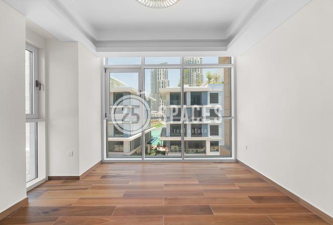 884322 - Property Image 2