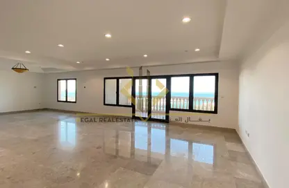 Apartment - 3 Bedrooms - 3 Bathrooms for rent in East Porto Drive - Porto Arabia - The Pearl Island - Doha