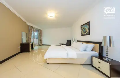 Duplex - 3 Bedrooms - 4 Bathrooms for rent in Beverly Hills Tower - West Bay - West Bay - Doha