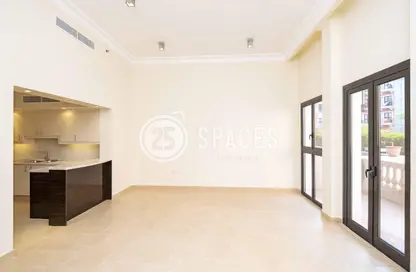 Apartment - 1 Bedroom - 2 Bathrooms for rent in Carnaval - Qanat Quartier - The Pearl Island - Doha