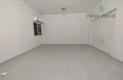 Empty Room image for: Apartment - 2 Bedrooms - 2 Bathrooms for rent in Al Muntazah - Doha, Image 1