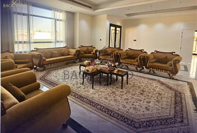 912666 - Property Image 2