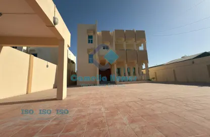 Villa - 4 Bedrooms - 3 Bathrooms for rent in Al Luqta - Al Luqta - Doha
