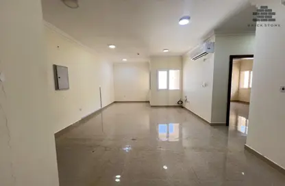Apartment - 1 Bedroom - 2 Bathrooms for rent in Umm Ghwailina Comm - Umm Ghuwalina - Umm Ghuwailina - Doha